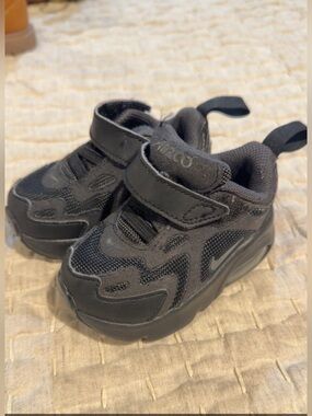 Nike Toddler Black Velcro Sneakers
